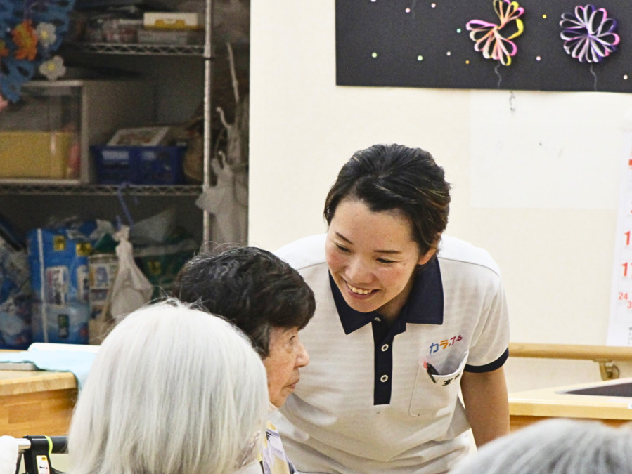 デイサービスセンターカラふる（介護職/ヘルパーの求人）の写真2枚目：