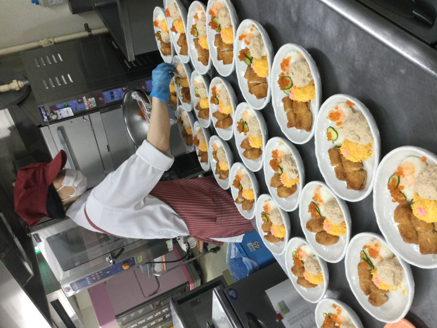 介護老人保健施設サンセール市川(管理栄養士/栄養士の求人)の写真:こどもの日☆てまり寿司