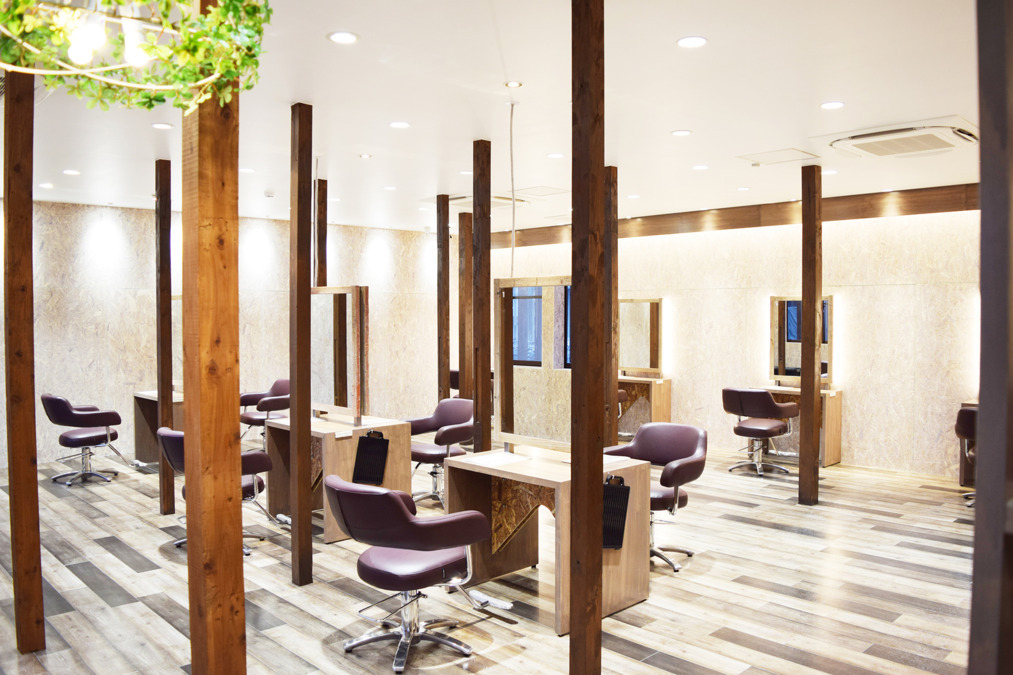 美容室SALONS 久留米国分店の写真2枚目：
