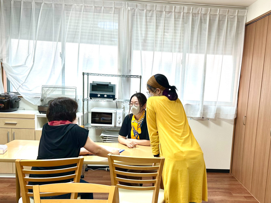グループホームクオーレ横浜川井本町Ⅰ（生活支援員の求人）の写真2枚目：スタッフ皆で協力し合う社風です