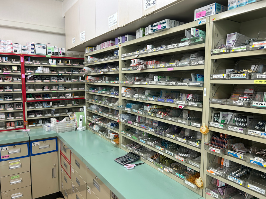 到津調剤薬局（薬剤師の求人）の写真3枚目：医薬品は1200品目ほど在庫しています。良く使用する医薬品は300品目位です。