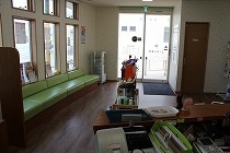 ユーカリ薬局の写真2枚目：広々とした待合室です。