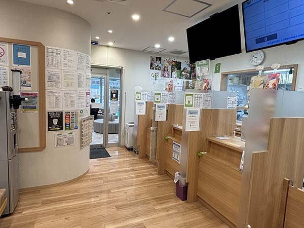 株式会社アイセイ薬局　アイセイハート薬局　青葉台店（薬剤師の求人）の写真3枚目：アイセイハート薬局　青葉台店の内観