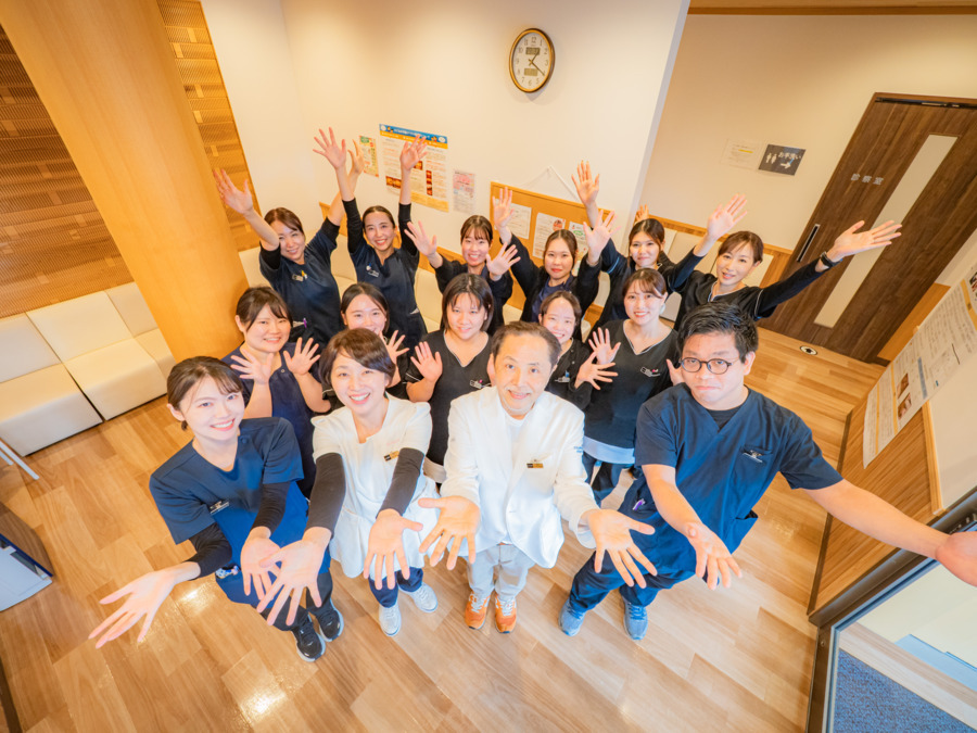 医療法人良光会 千里丘辻中歯科矯正歯科の写真1枚目:チームワークが取り柄です!
良い雰囲気の中で患者様に診療を受けていただいてます。