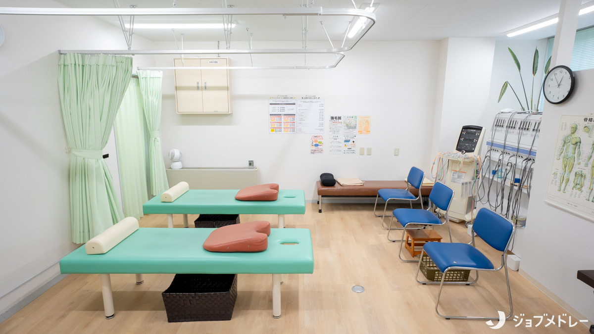 アスミルはり灸接骨院（柔道整復師の求人）の写真9枚目：施術スペースの様子です。