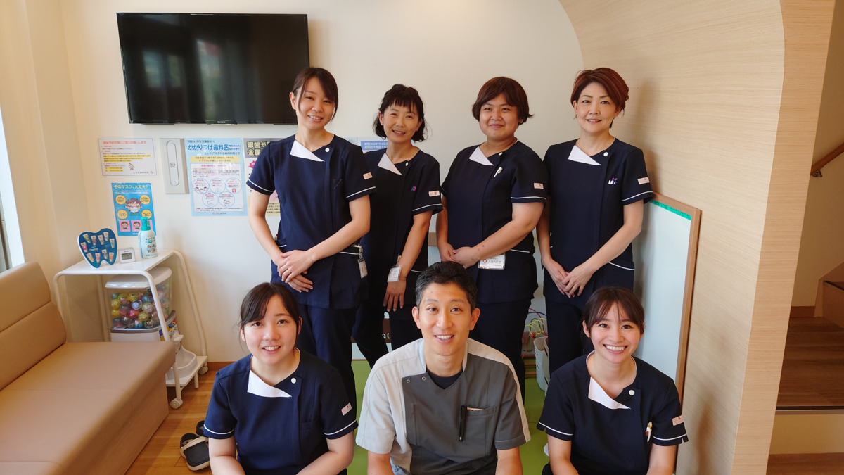 しまだ歯科医院(歯科衛生士の求人)の写真:スタッフは9名で少人数ですが、お互い協力し助け合い気遣いながら仲の良い職場です。