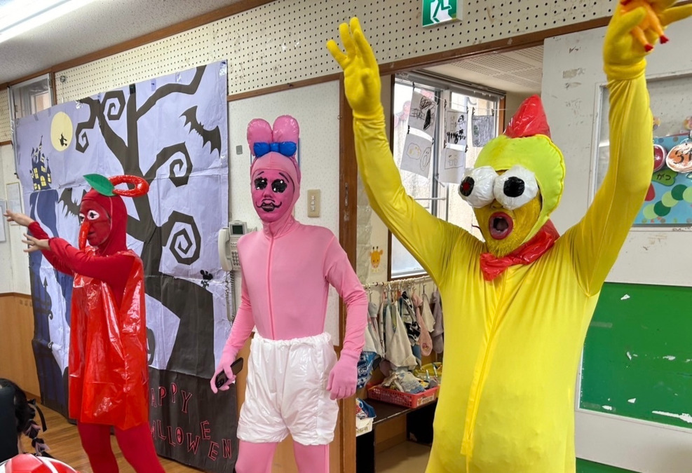ピノキオ認定こども園(保育士の求人)の写真5枚目:ハロウィン!先生たちも全力です!