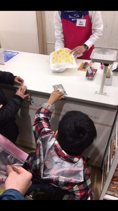 放課後等デイサービスはぴねす東和田（作業療法士の求人）の写真6枚目：ソーシャルスキル
お買い物♬