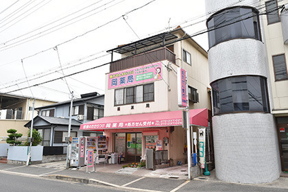 有限会社岡薬局（薬剤師の求人）の写真3枚目：有限会社岡薬局の右手には山田クリニックがあります