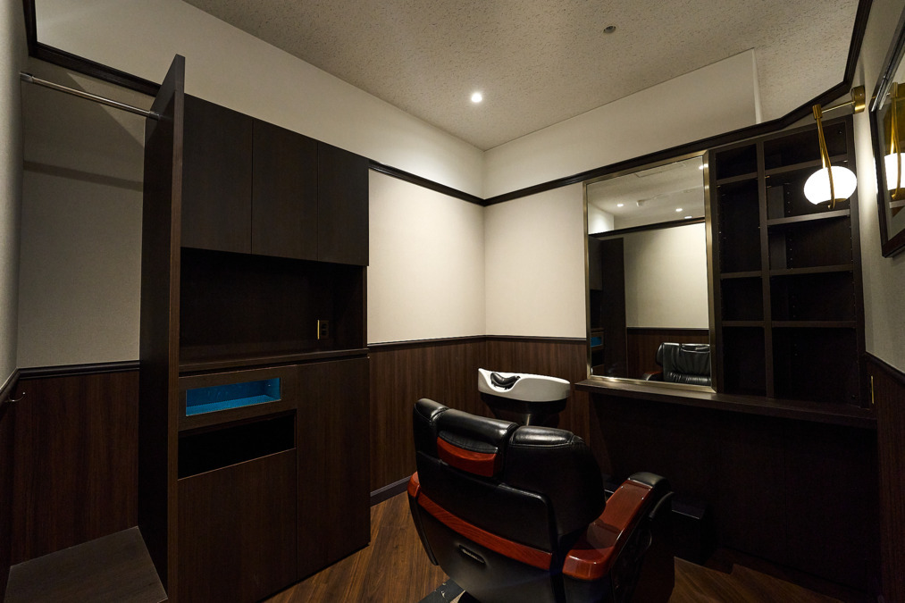 LAVIE NEW STANDARD BARBER 秋葉原/神田店（理容師の求人）の写真4枚目：美容師からの転職をお考えの方も歓迎いたします！