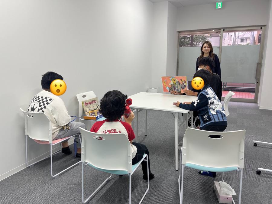 High Artジュニア【2025年07月01日オープン】（保育士の求人）の写真：みんな紙芝居が大好きです