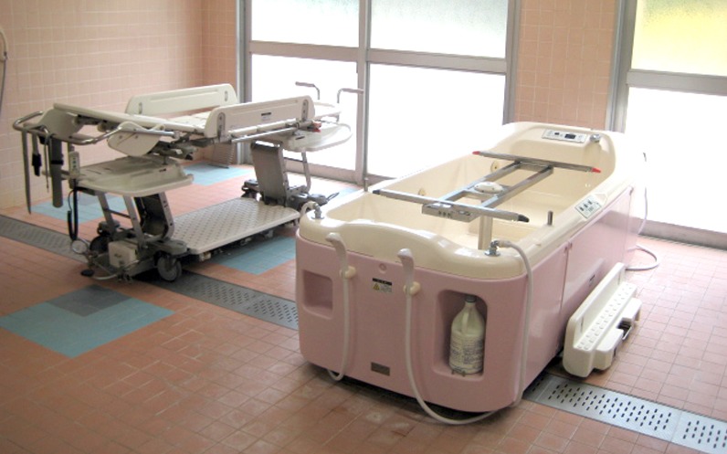特別養護老人ホーム鶴ヶ丘苑の写真3枚目：機械浴も完備しています
