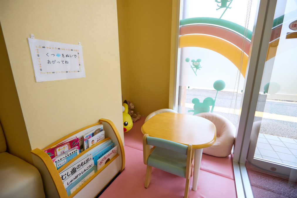 板橋グレース歯科医院（歯科衛生士の求人）の写真8枚目：保護者の方が治療の間、お子さんが待機するキッズルームの用意もあります。