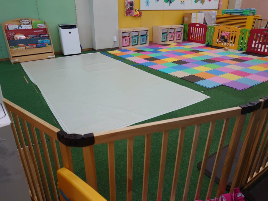 企業主導型保育ぽてと園（保育士の求人）の写真2枚目：保育室はゆとりのある広さを確保しています。