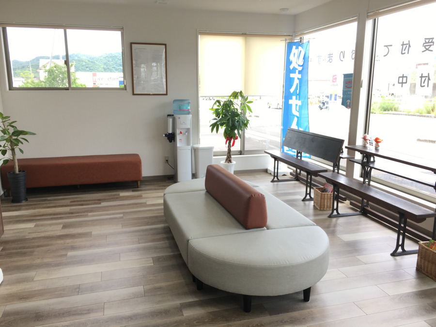 志度夏目調剤薬局（薬剤師の求人）の写真2枚目：志度夏目調剤薬局の内観