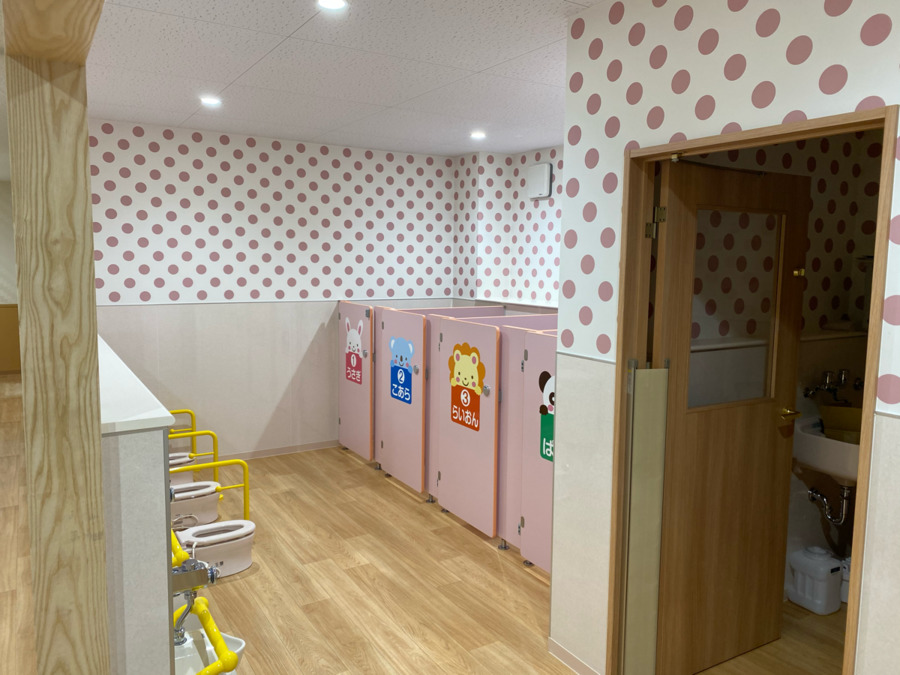 西青木クマさん保育所の写真2枚目：幼児用トイレ
