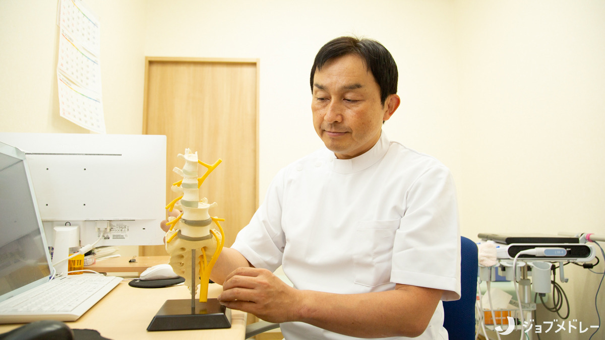 医療法人もり整形外科リウマチ科クリニック（医療事務/受付の求人）の写真9枚目：模型や画像を用いてわかりやすい説明を行っています