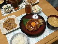 共同支援生活援助（グループホーム）かほんの丘の写真3枚目：夕食の様子