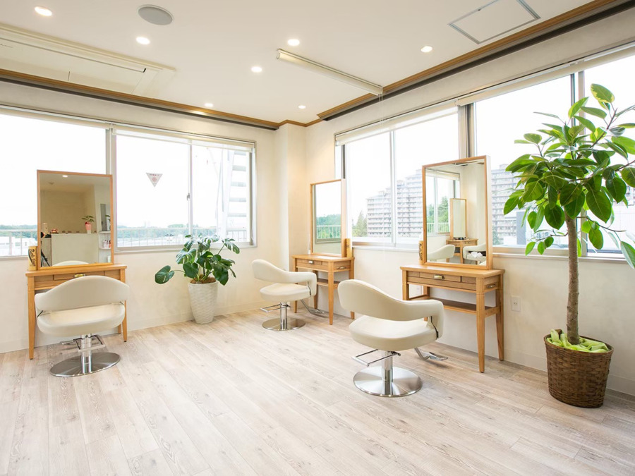 hair studio Crévia 緑園都市店の写真