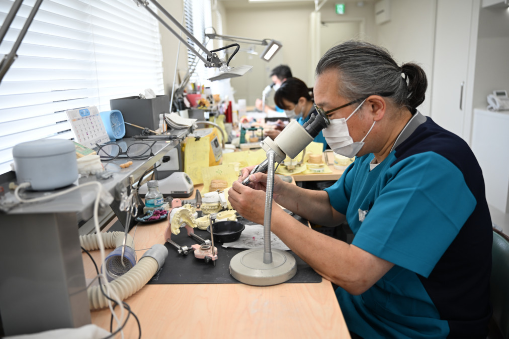 星野歯科クリニック（歯科医師の求人）の写真18枚目：クリニック内に歯科技工所を併設しています。歯科医師と技工士が密に連携✨