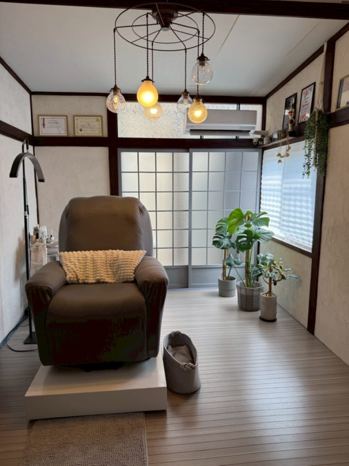 べーじゅ介護ステーション(介護職/ヘルパーの求人)の写真2枚目:古民家を改装した美容サロンで日々の癒しも大切に…