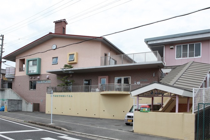 めぐみの園保育園の写真:保育園舎です。応募待っています