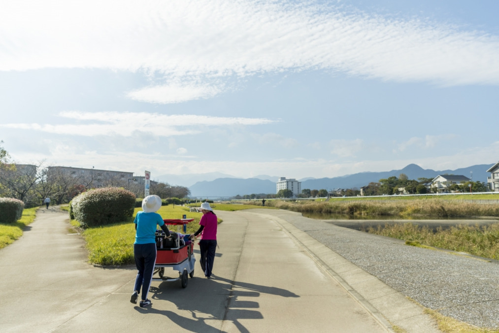 原西保育園の写真8枚目：近くの室見川でお散歩★
マラソン大会もこちらで行います