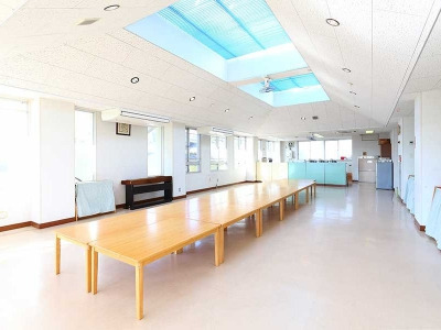 豊田花園幼稚園（幼稚園教諭の求人）の写真6枚目：２階ランチルーム