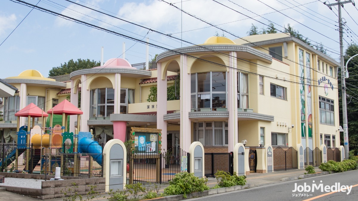 富士見第一保育園の写真4枚目：絵本や童話から抜け出たような外観の保育園です