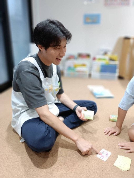 ウィズ・ユー蒲郡【2025年11月01日オープン予定】（言語聴覚士の求人）の写真11枚目：新米パパスタッフさんも大活躍！