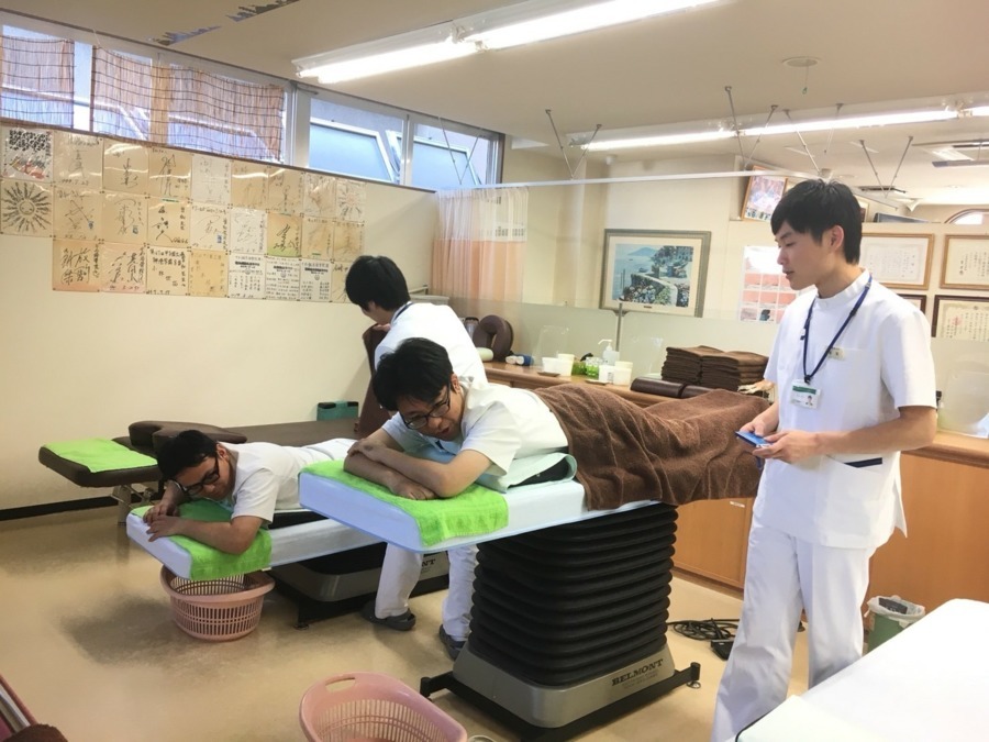 みらい鍼灸接骨院の写真4枚目：院長や先輩ができるまで丁寧に指導します！