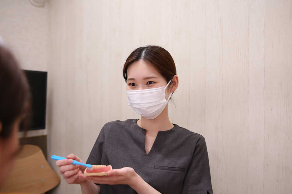 平和台ファミリー歯科矯正歯科（歯科衛生士の求人）の写真2枚目：患者さんに予防の大切さを日々伝えております