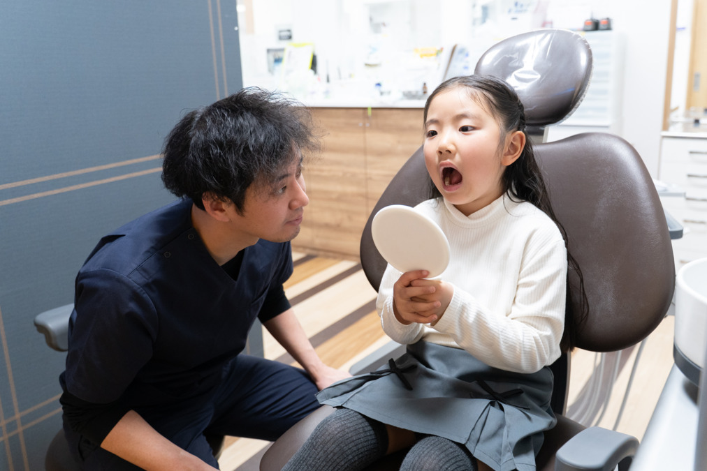 デンタルオフィス千葉中央（歯科衛生士の求人）の写真4枚目：Dr業務01
