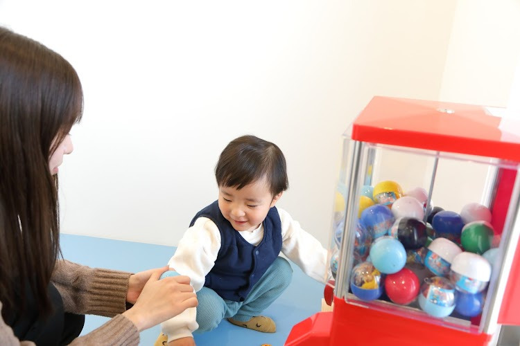 しげなが歯科・矯正歯科（医療事務/受付の求人）の写真4枚目：キッズスペースも完備♪