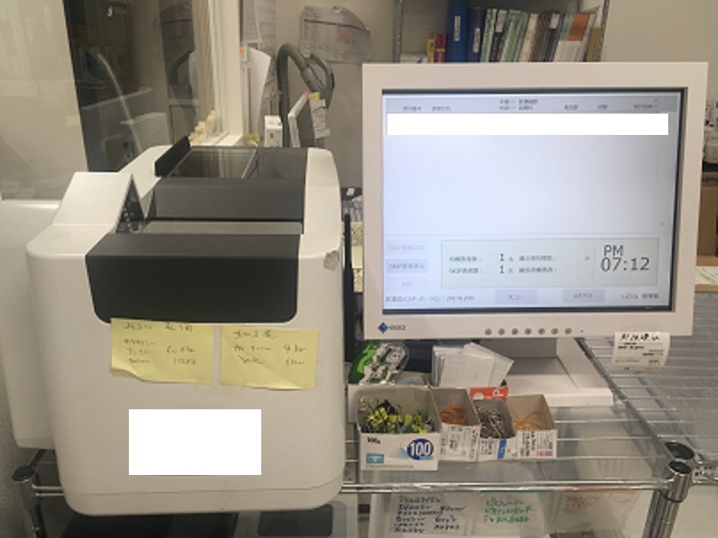ぱんだ薬局　瀬田店（薬剤師の求人）の写真4枚目：監査システムです。写真を撮りながら、数と薬をチェックします。