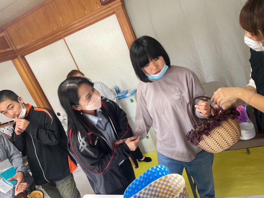 生きる力の教室（公認心理師/臨床心理士の求人）の写真3枚目：特別支援学校卒業後の就労を目指し、就労継続支援B型作業所などの見学・体験も。