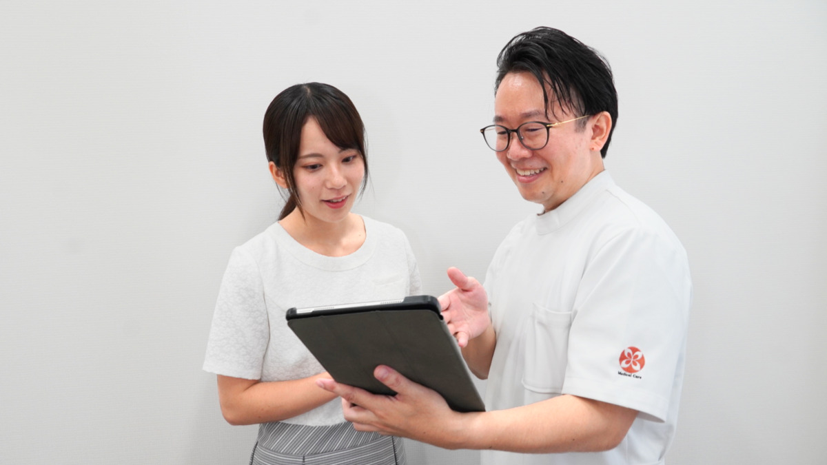 新橋汐留整骨院・鍼灸マッサージ院(医療事務/受付の求人)の写真5枚目:先生が優しく指導してくださいます