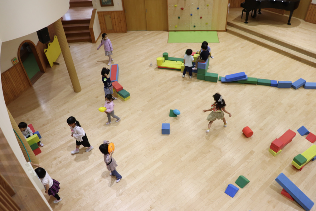 木の実幼稚園（保育士の求人）の写真4枚目：ホール