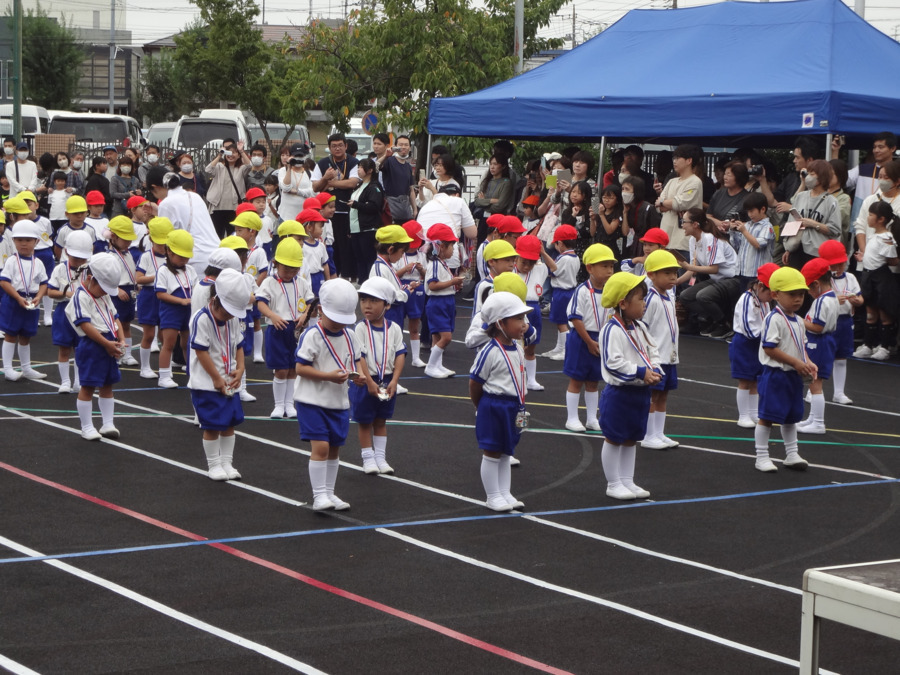 東川口幼稚園の写真9枚目：運動会は園庭で