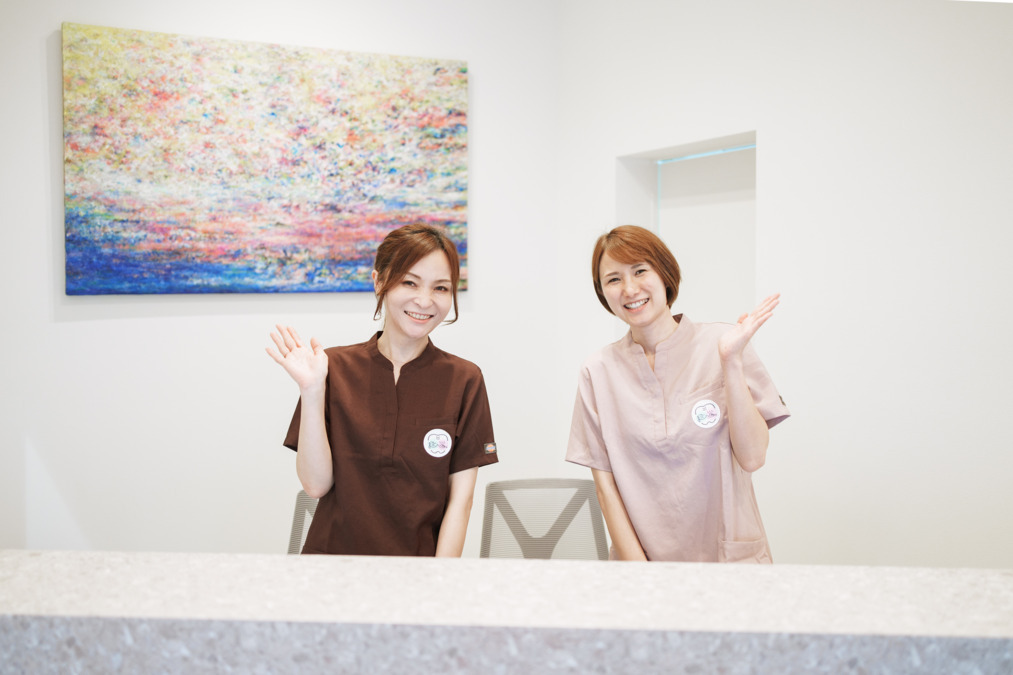 あぐい前野歯科・矯正歯科（歯科助手の求人）の写真3枚目：受付業務はコミュニケーション力が活かせます♪