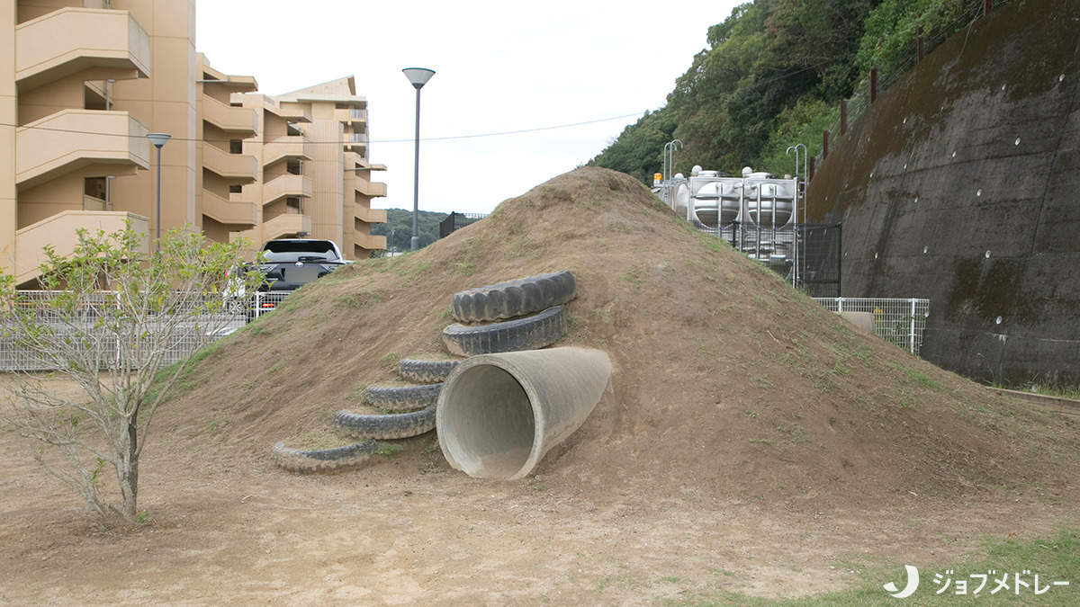 幼保連携型認定こども園にじのね（保育士の求人）の写真26枚目：登ったりくぐったり、さまざまな動きを楽しむことができます