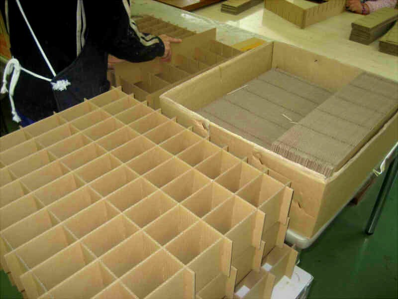 七宝の写真4枚目：活動の内容は主にダンボール加工の受注作業をおこなっています。