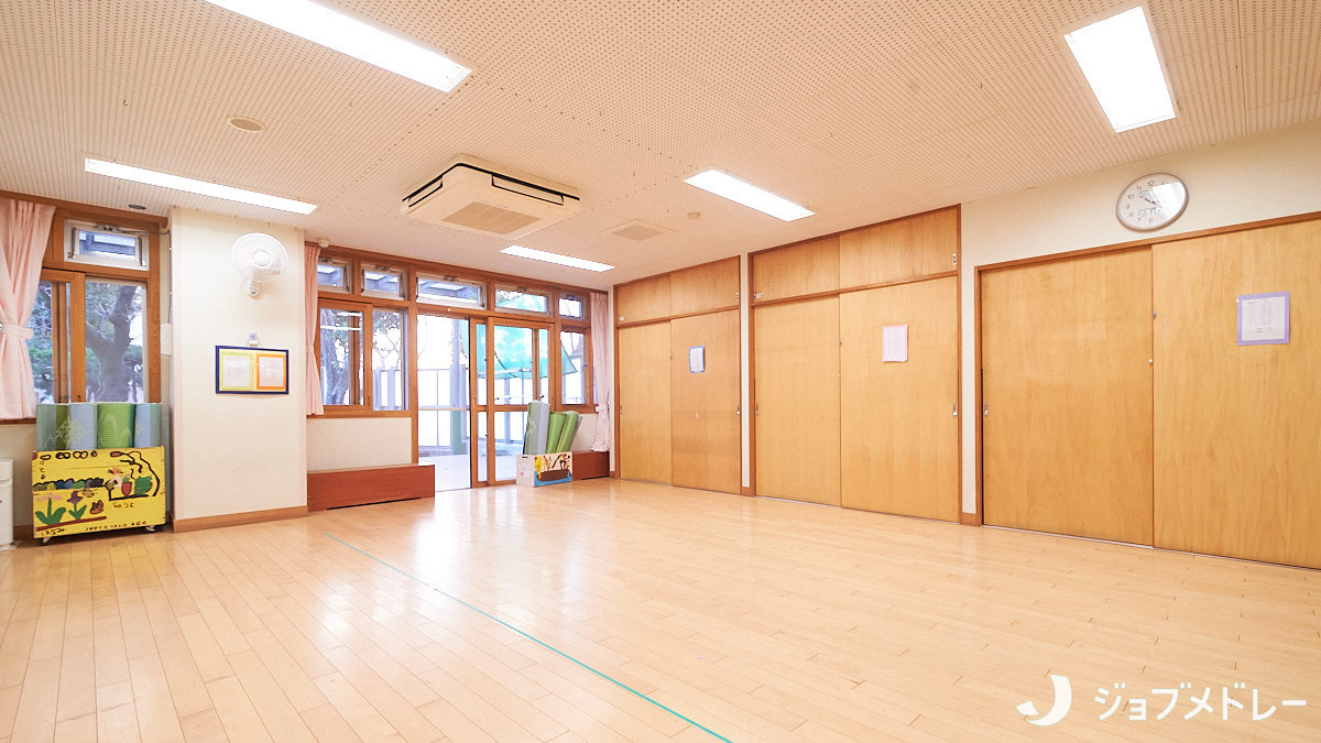 大田区立矢口第二保育園（公設民営）（保育士の求人）の写真9枚目：広さ1200㎡ののびのび動ける施設です！