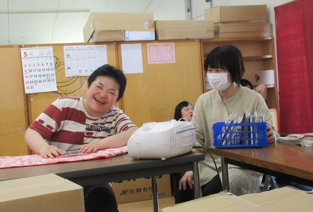 ひかり作業所の写真4枚目：休み時間も楽しく過ごします。
