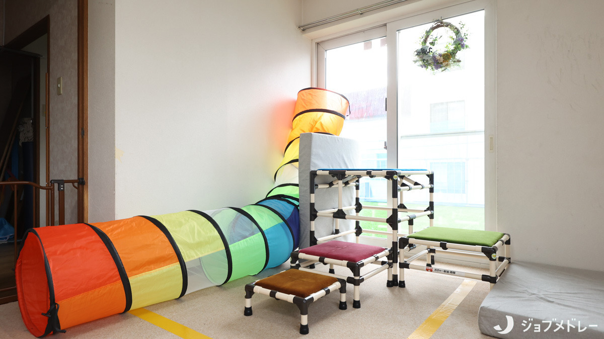 いころきっず（保育士の求人）の写真7枚目：屋内でも身体を動かせる設備を充実させています