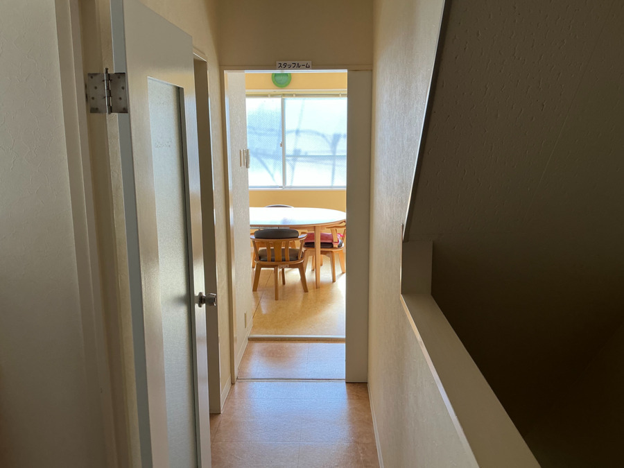 山田歯科(歯科衛生士の求人)の写真10枚目:別棟2Fスタッフルーム入り口です。