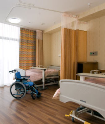 東京湾岸リハビリテーション病院(薬剤師の求人)の写真5枚目:東京湾岸リハビリテーション病院の4床室