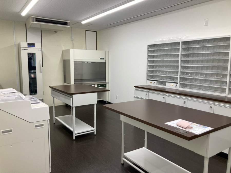 有限会社すずらん薬局　あざみ野店（薬剤師の求人）の写真4枚目：すずらん薬局あざみ野店の調剤室