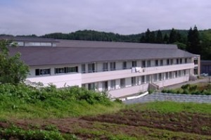 養護老人ホーム万寿荘(介護職/ヘルパーの求人)の写真:「健康長寿」の実現に向け、利用者の方と日々楽しく過ごしています。