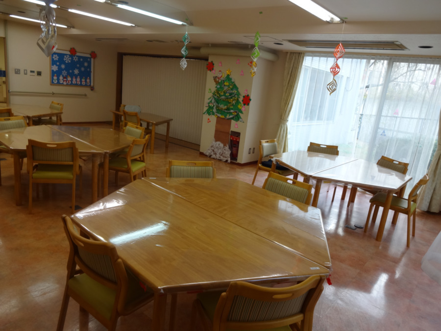 養護老人ホーム和風園（介護職/ヘルパーの求人）の写真2枚目：食堂内部です